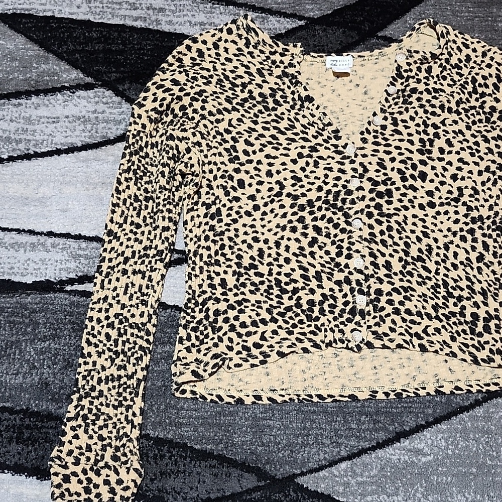 BILLABONG LEOPARD PRINT RIBBED BUTTON-DOWN CROP LONG-SLEEVE TOP - Picture 5 of 13